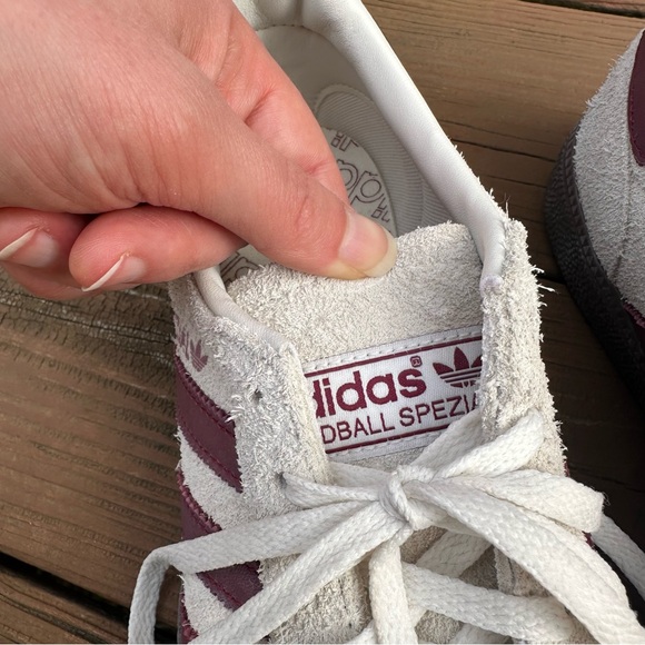 WOMEN'S ADIDAS ORIGINALS HANDBALL SPEZIAL SNEAKERS Off White/Collegiate Burgundy - Picture 3 of 8